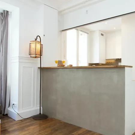Rue Saint Honore - Louvre