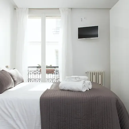 Rue Saint Honore - Louvre Apartment Paris